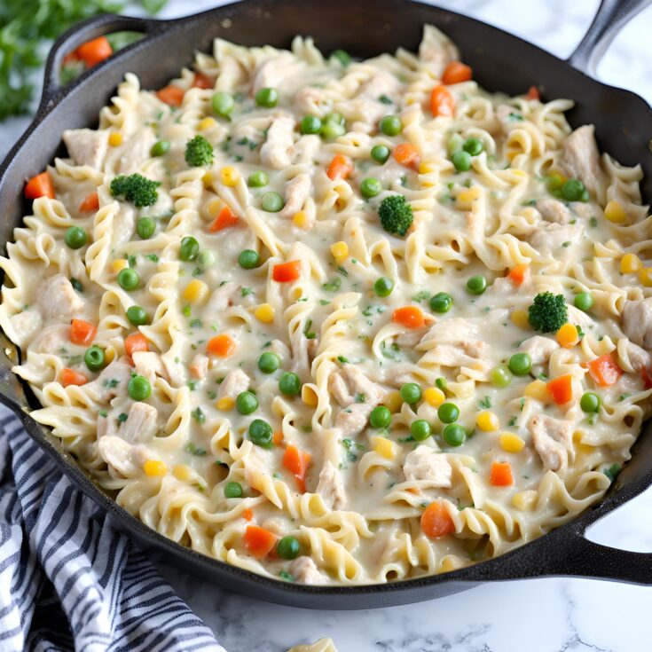 Creamy Chicken Pot Pie Noodle Skillet Recipe