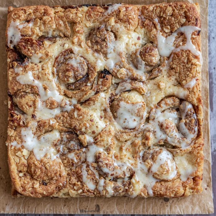 Cinnamon Roll Oatmeal Bars